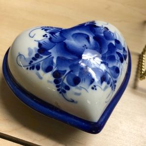 Valentine Trinket Jewelry Box Ghzel (Ghzell) Russian Hand-painted Ring BOX.